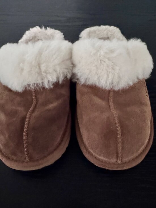 UGG Other - UGG Scuffette II Girls Chestnut Suede Sheepskin Slippers, Size 4,Great Condition